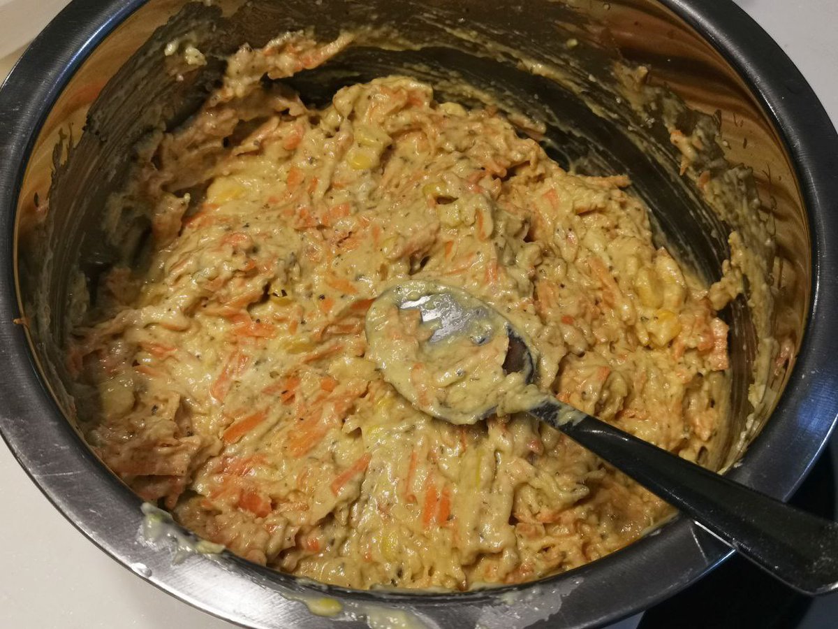 JojoSekri's tweet photo. JoJo Cooking Magic Homemade Cheese veggie pocket with sweet potatoes fries and homemade ketchup
JojoCookingMagic Recipe
#cheese #yellowcorn #carrots #sweetpotatoesfries #foodpockets #halalfood #halal #veggies #healthyfood #foodie #homemadeketchup #nomsg #lovefoods #homecooked https://t.co/Yc1Rc9DEsb