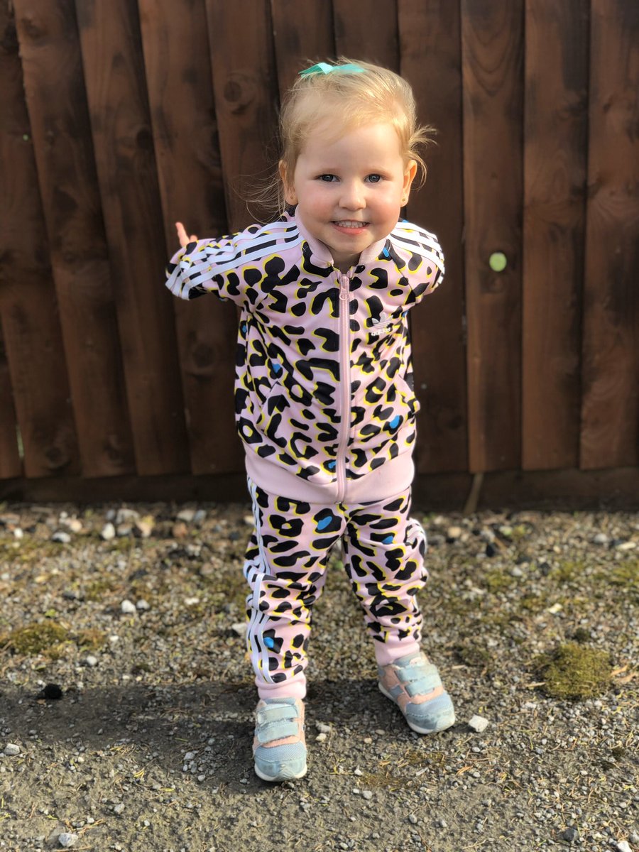 dannygrotbags's tweet photo. I’ve never know a cuter little girl #gingie #niece #dartskid https://t.co/o58ef9t3fA