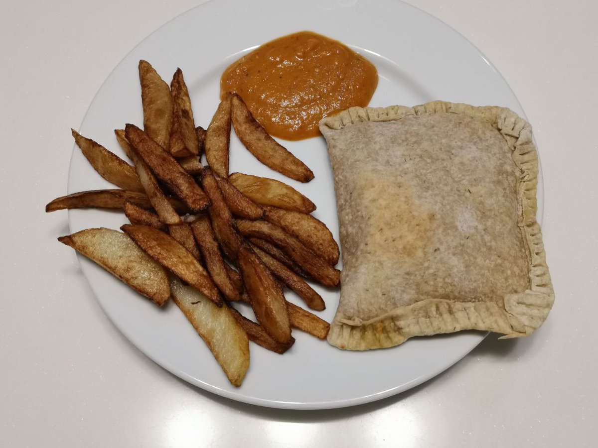 JojoSekri's tweet photo. JoJo Cooking Magic Homemade Cheese veggie pocket with sweet potatoes fries and homemade ketchup
JojoCookingMagic Recipe
#cheese #yellowcorn #carrots #sweetpotatoesfries #foodpockets #halalfood #halal #veggies #healthyfood #foodie #homemadeketchup #nomsg #lovefoods #homecooked https://t.co/4C1Kzc7StV