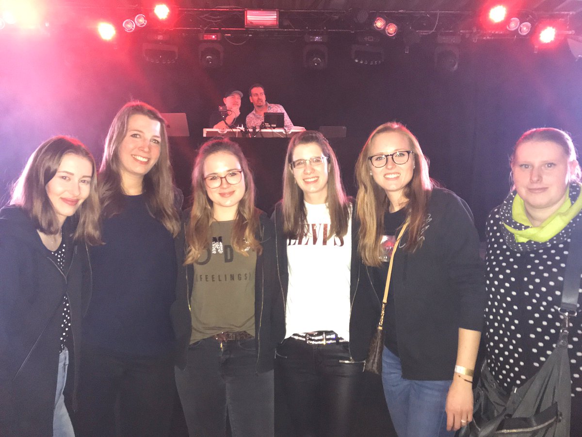 FioRattie's tweet photo. Selling some cars with @cascada_music tonight! 👋🏼😄
📍 Auto Peitzmeyer / Bad Oeynhausen
#FanclubonTour #frontrowgirls #showtime #heimspiel #germany https://t.co/N06Xdm4P06