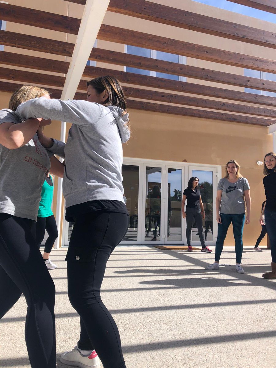 MEDEFIENDO2's tweet photo. Buen trabajo chicas!!!!
Seminario de Defensa Femenina hoy en @ElDragonSchool con #OscarManso y @varistoff07 #KravMaga https://t.co/D2NKTHnK1r