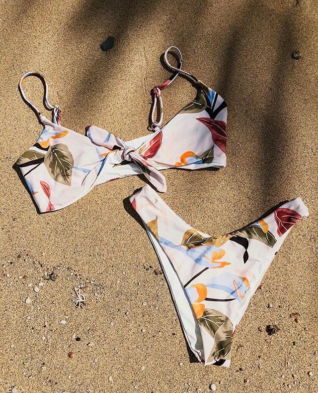 Another gem exclusively from the <a href="/lspace/">Beth</a> ALOHA PARADISE collection 🌺 the FLASHBACK TOP + CABANA BOTTOM ~ get yours at @bikinibird! ift.tt/2PTWXtS