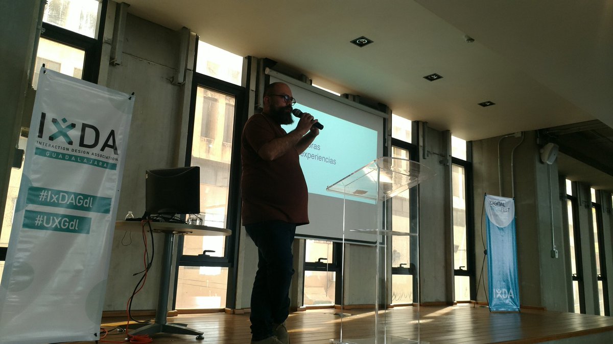 LifeOnMarsMex's tweet photo. Nuestro RDI Spaceship Commander  en el @IxDAGdl con la ponencia "Un buen copy es parte de una buena UX"
#UXGdl  #IxDAGdl https://t.co/irQwrULCU3