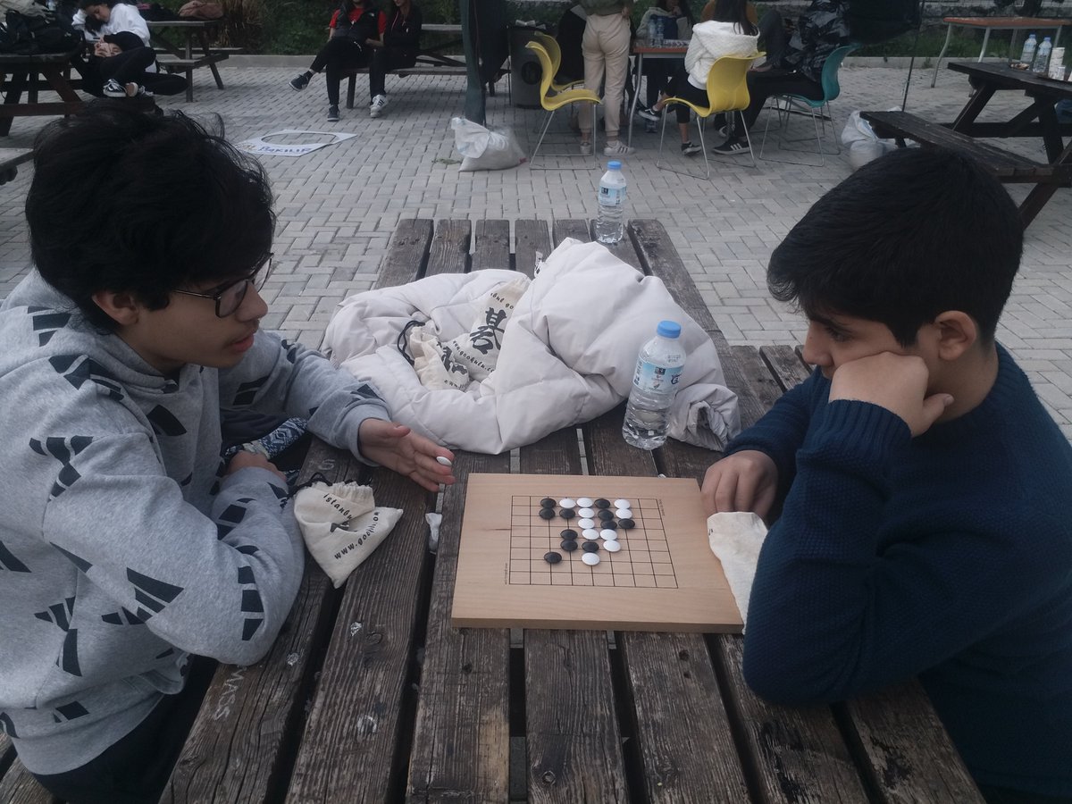 Levent Koleji Kıbrıs Günü etkinliğinde öğrencilerimle Go oynadık. Go aktivitemiz her Salı ve Cuma günleri devam ediyor. #NCGOCenter #Go #Baduk #WeiQi #NorthernCyprus