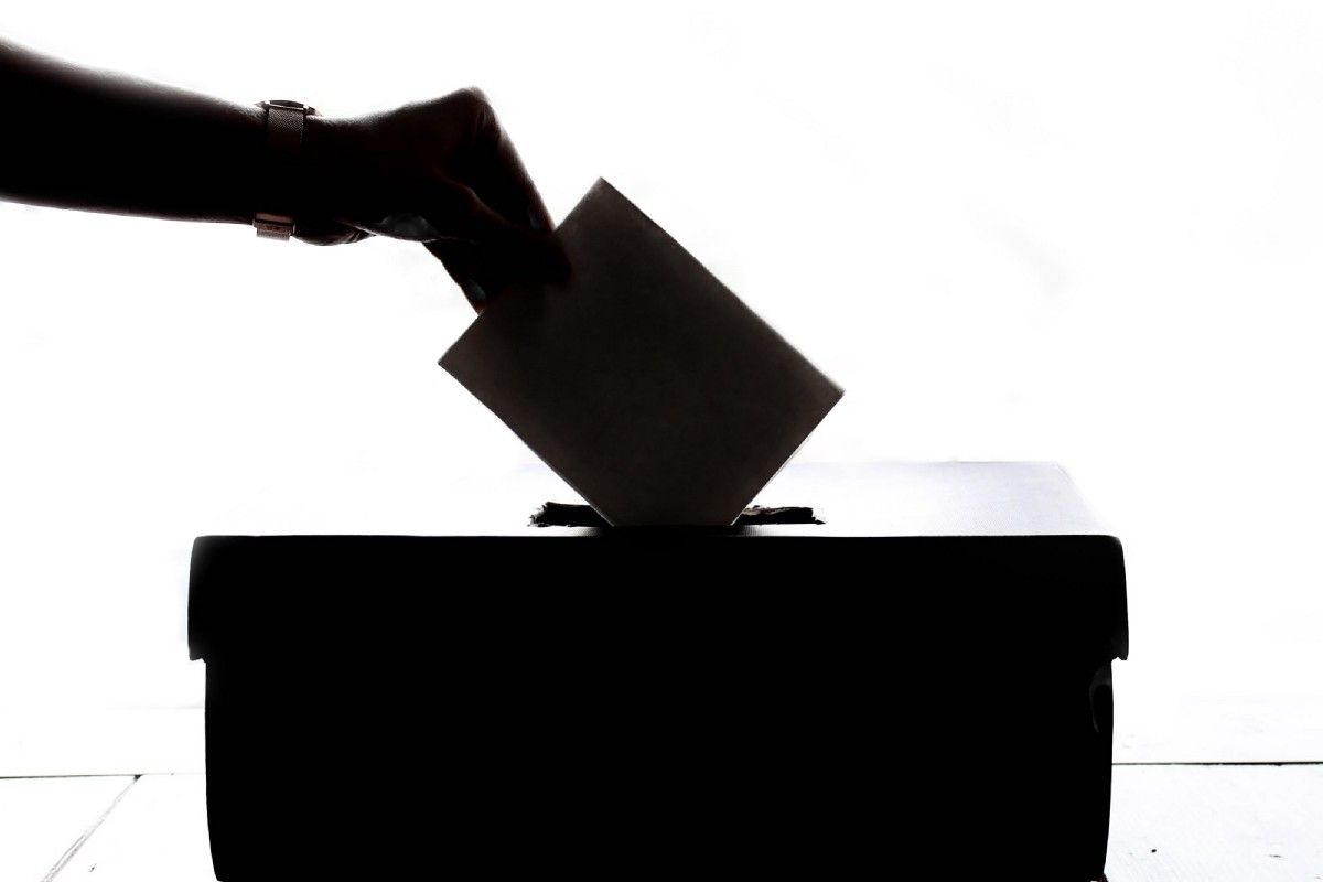 codebymdb's tweet image. #weekendcoder - How to build a token based voting app on Ethereum: :buff.ly/2F2zYYb