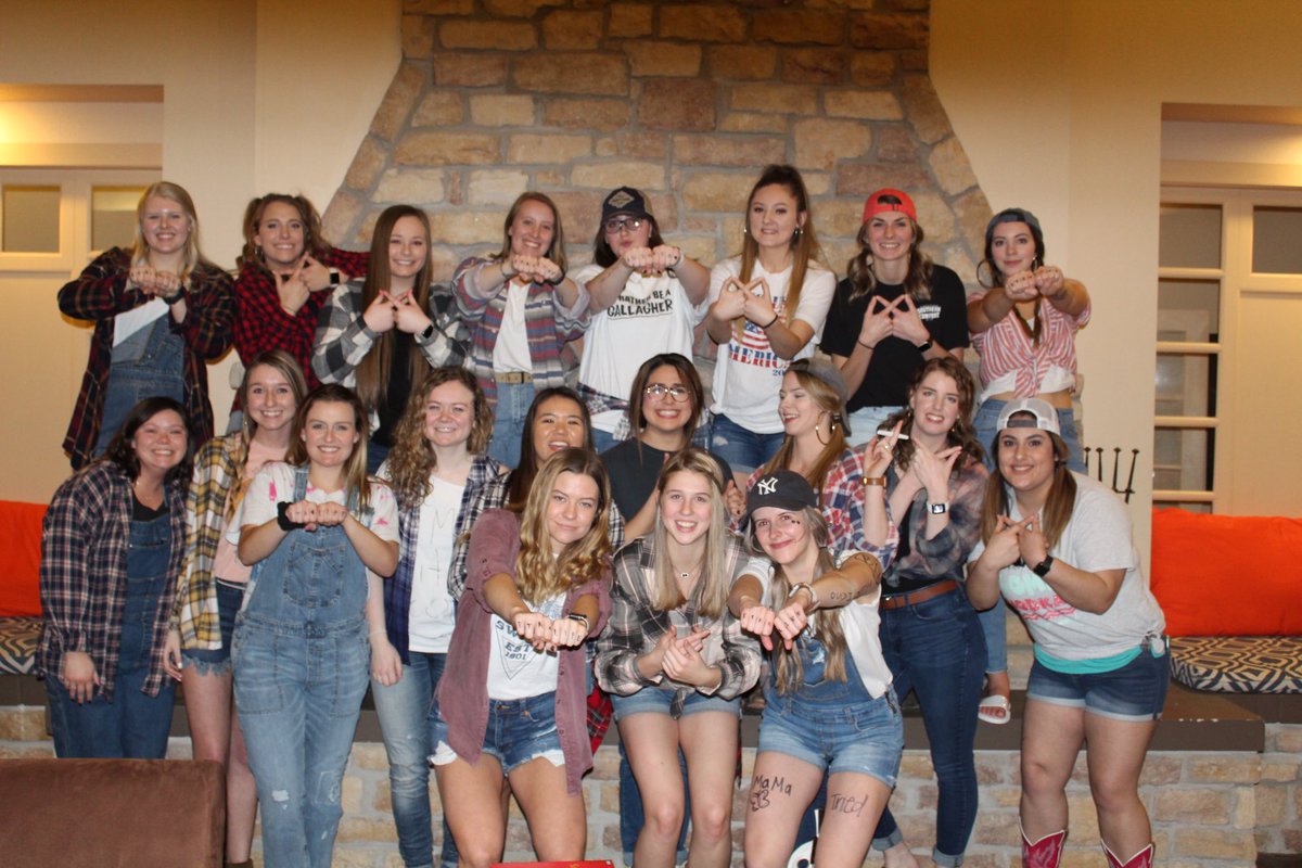 EtaSigSWOSU's tweet photo. trailer trash bash with BYX and ETA🤠 https://t.co/JX4dvucj40