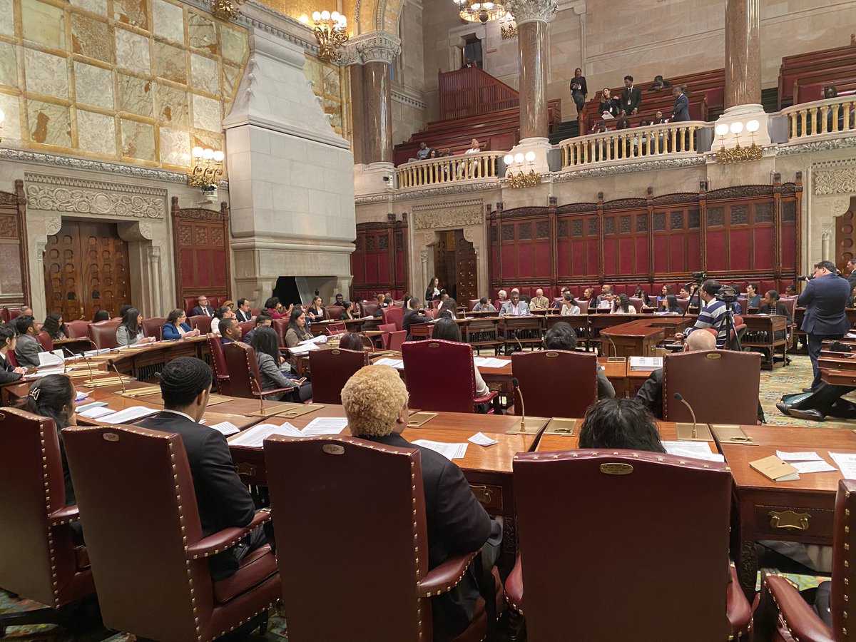 CUNYKCCPRES's tweet photo. We are watching the next generation of leaders. ✊🏾 Estamos viendo la próxima generación de líderes. @SOMOSNEWYORK @CUNY @SUNY @CUNYkcc #ModelSenate https://t.co/SaYKajuqHN
