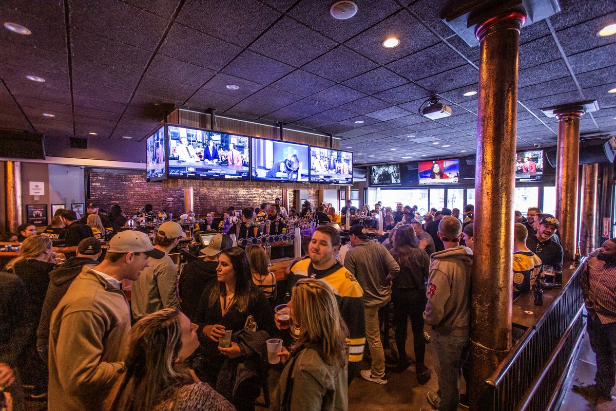 We're all about our @nhlbruins love today! Watch them on our big screens demolish Tampa Bay Lightning, only steps away from <a href="/tdgarden/">TD Garden</a>! #TheHarpBoston