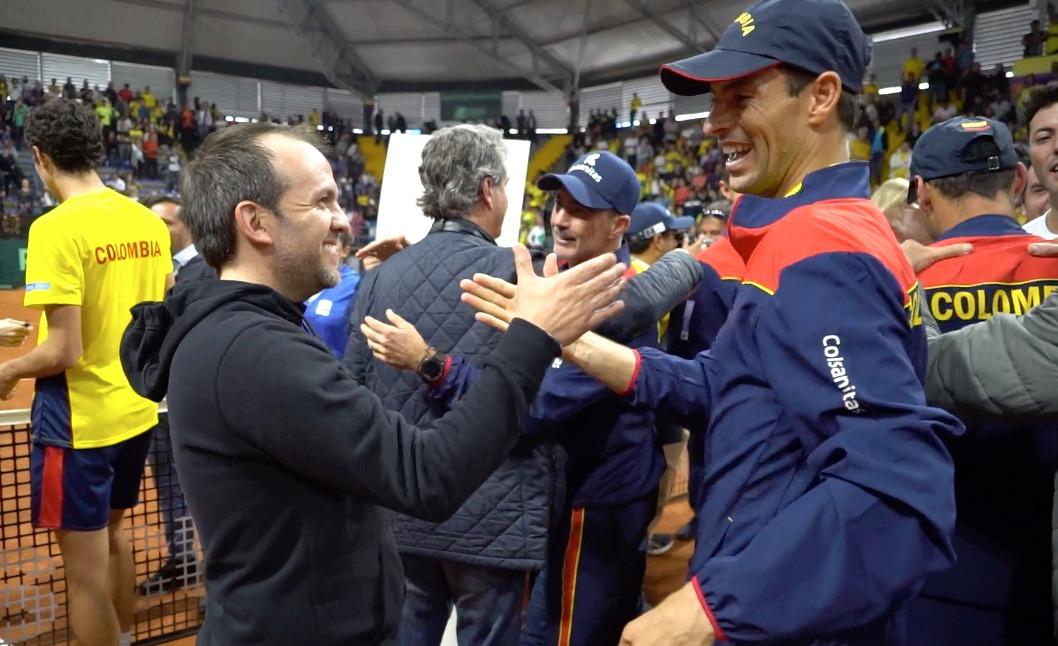 LucenErnesto's tweet photo. ¡Vamos para Madrid! Gracias a nuestro equipo colombiano por las victorias 👏👏 Felicitaciones #DanielGalán, @SantiGiraldoSG @juanscabal y @RobertFarah_ 🇨🇴Ahora a las finales de la #CopaDavis @AlejandroFalla @fedecoltenis @MinDeporteCol @IvanDuque 💪🏾🎾 #ColombiaTierraDeAtletas https://t.co/uzXqTdutF1