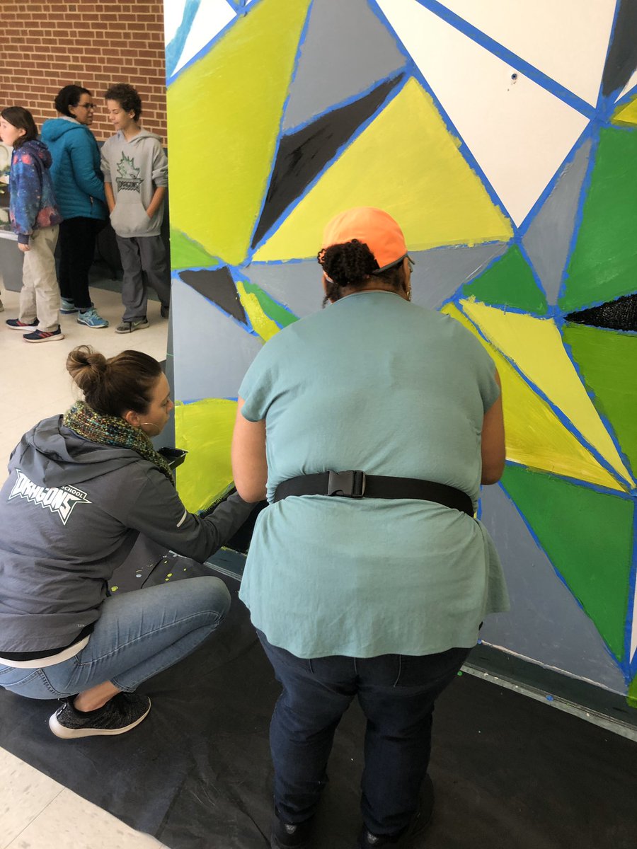 mere_mere_mere's tweet photo. THANK YOU to my #bestgoodsisterfrand Jaclyn Gilstrap for giving her time to our Community Day festivities at BMS &amp; creating/facilitating this awesome participatory mural for our lobby area. The kids and families loved it!🎨 @liberalloving #communityart #mybrogden #BMSEverybodyIn https://t.co/K1rmdCIHd3