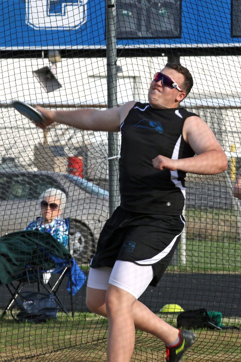 laruecohawks's tweet image. Congratulations Jacob Sandidge! @KellySandidge1 @jsandidge03 @nulifejudd @high_larue 

KTCCCA 2A Indoor STATE CHAMPION in the shot put with a throw of 45'3"