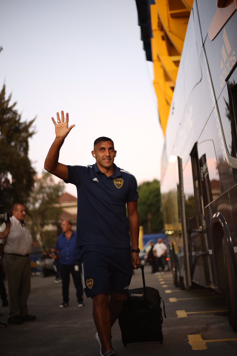 BocaJrsOficial's tweet photo. ¡El plantel ya está en la Bombonera!

#VamosBoca 👊 https://t.co/WPzU1cXRL6