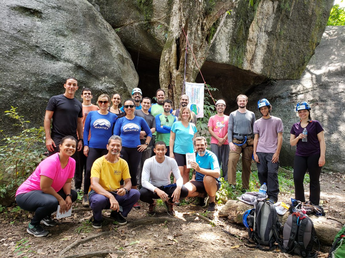 CegCentro's tweet photo. CE grajaú, onde tudo começa para essa nova galera aí. Primeira aula prática do CBM 2020 do CEG.
#grajaú #pegrajaú #campoescola #CBM2020 #montanhismo #escalada #riodejaneiro #rockclimbing #mountaineering #CLIMB #ceguanabara https://t.co/4vI3Z13Qf5