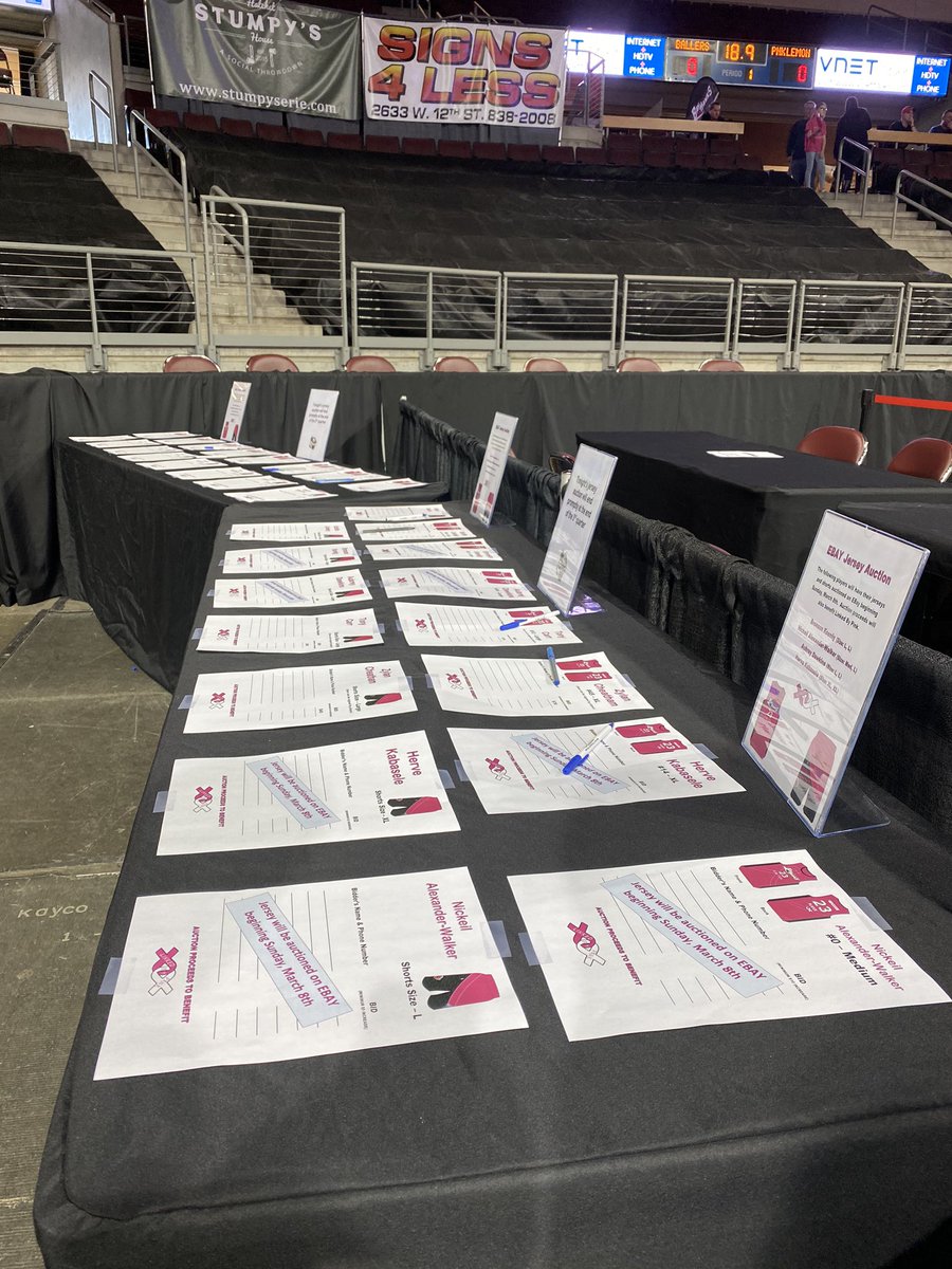 ErieBayHawks's tweet photo. For Slam Dunk Breast Cancer tonight, we’ll be auctioning off our themed threads 🎀 during the game!

All proceeds benefit @LinkedByPink, doors open at 6 🚪 #BeHere https://t.co/fBvaoVHGSE