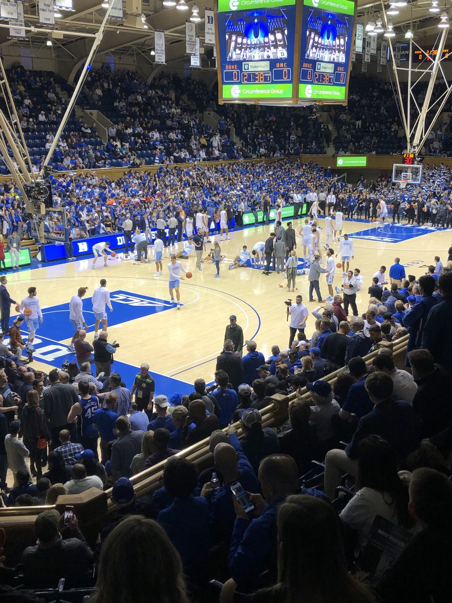 easyedibarguen's tweet photo. In the house for a BALL game tonight! https://t.co/lytLjrFsqB