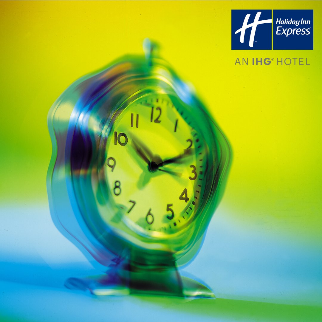 HIExpressMCO's tweet photo. Remember to set your clocks ahead an hour tonight! Happy #DaylightSavingsTime friends! #DaylightSavings #Orlando https://t.co/2RqydQAMvl https://t.co/c93KO3sniu