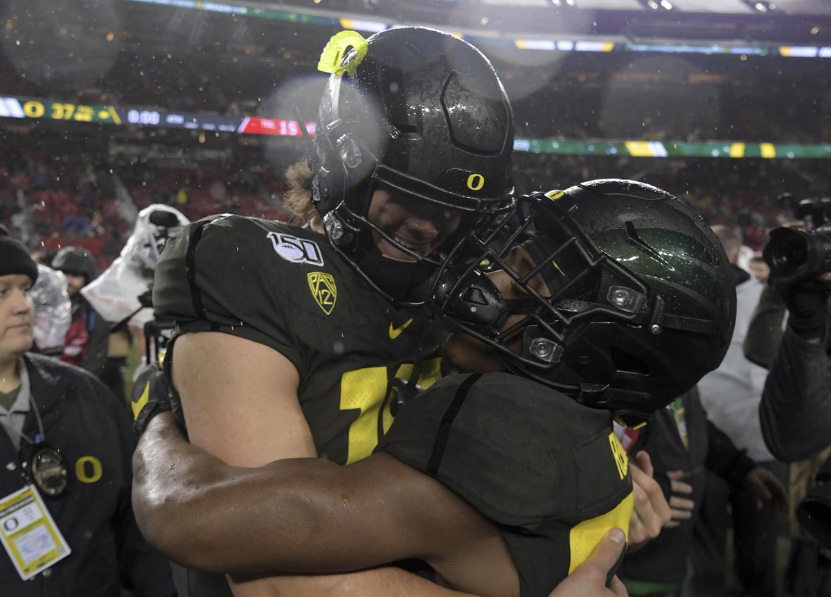 Pac12Network's tweet photo. .@OregonMBB has now clinched at least a share of the #Pac12Hoops regular season title. π
With that, @GoDucks becomes the first school in Pac-12 history to win conference championships in football and men's & women's basketball in the same academic year. https://t.co/5sFr3Af85G