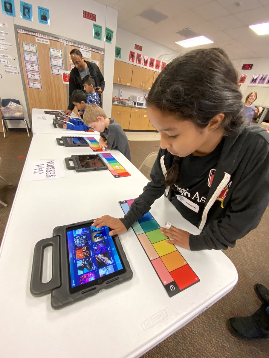 SommerMolina18's tweet photo. What an awesome Youth Code Jam at Sommer Elementary! Thanks @dclacey0715 and all those that helped make it such a success! @SommerVarljen  #sommercode #txcodejam https://t.co/GCEYM6vh6V