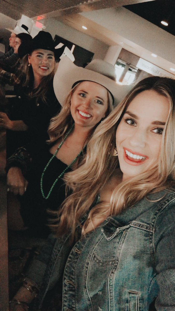 LoganMardis's tweet photo. Having a 🐎🐴 Bucking good time!  #RodeoHouston https://t.co/ta7wcDT7bL