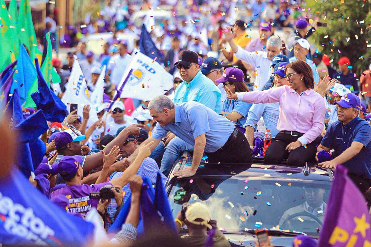 GonzaloCastillo's tweet photo. A llenar las urnas del voto morado por más oportunidades para San Francisco de Macorís y todo el país.

#EquipoRedesGonzalo #GonzaloPresidente #aTrabajar #MásOportunidadesParaTodos #SFMesDeGonzalo #VotaPLD https://t.co/Cn6vbH7xjV