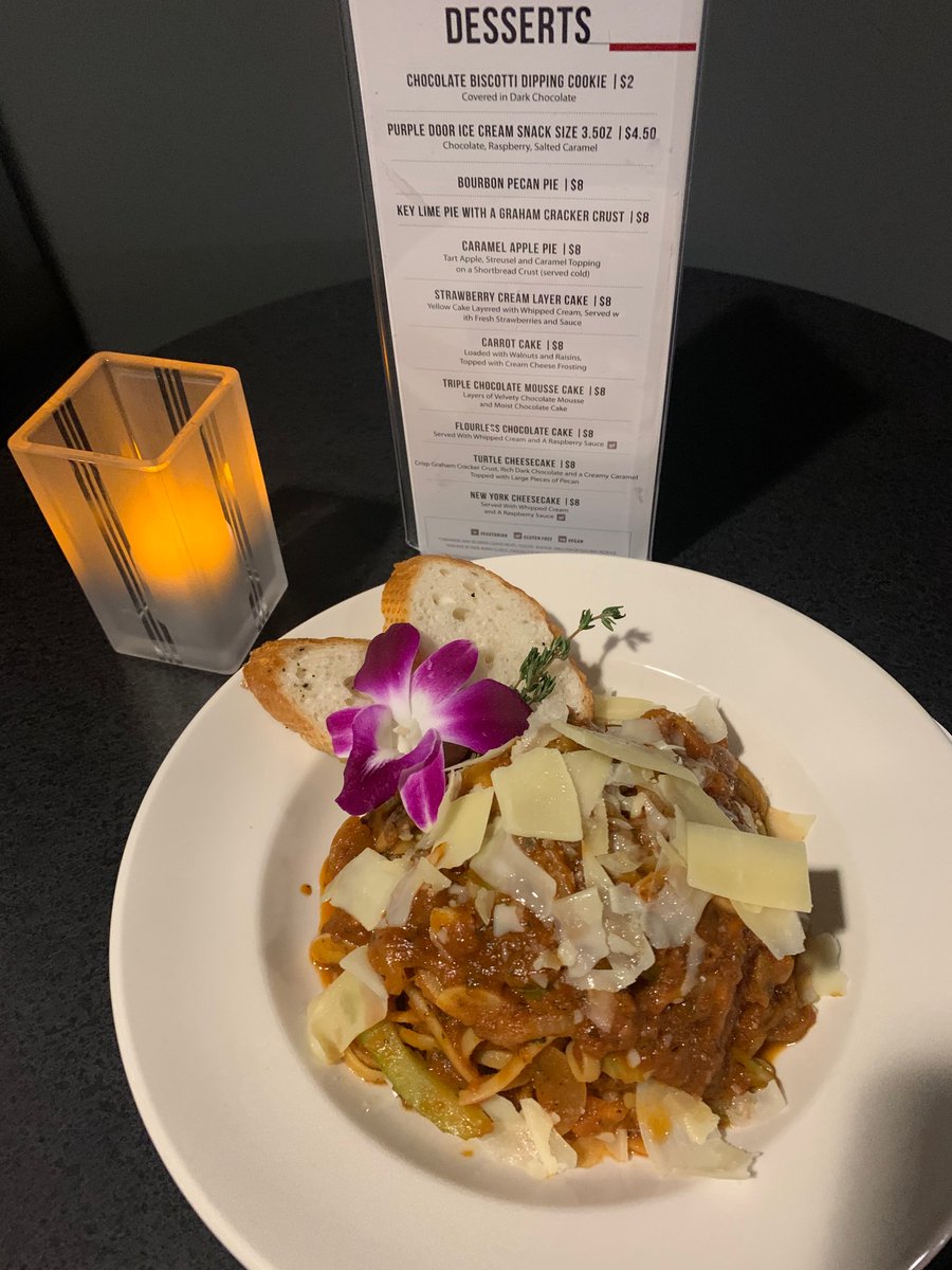 MKEStackner's tweet photo. This Evening’s Blue Plate - Beef Genovese Pasta! Sauteed Celery, Spanish Onions, Mushroom, and shaved Garlic tossed in a Beef Genovese Sauce with Linguine pasta and a side of Truffled Baguettes. https://t.co/huCvdIc7Ms