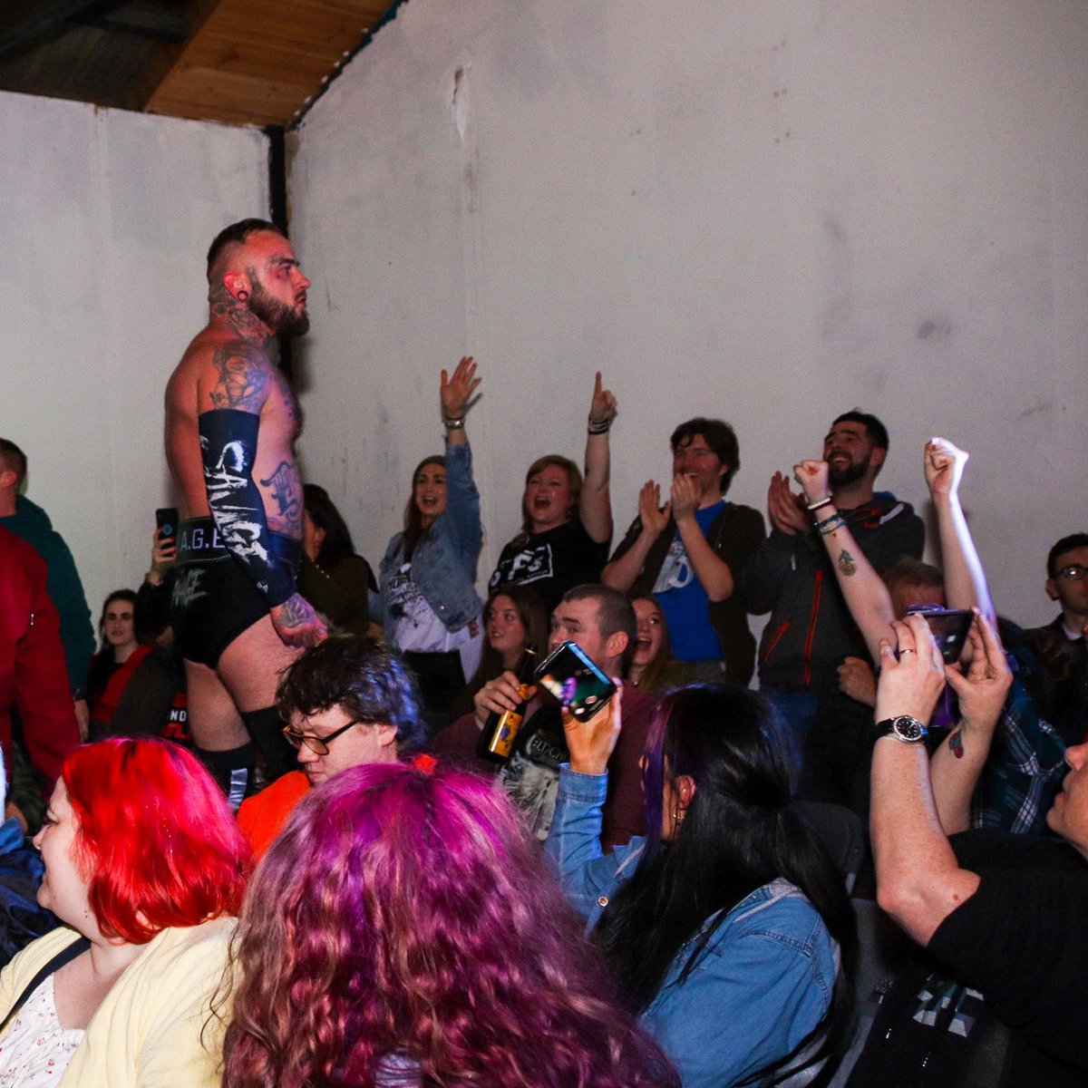 MarieTakesPics's tweet photo. A few of my favourite photos from @PHOENIXwrasslin tonight. What a show though... https://t.co/cqQzZSJYID
