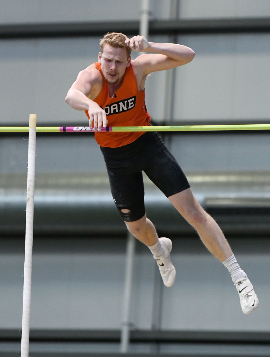 Scoop_DoaneTF's tweet photo. #NAIATrack men's pole vault: #DoaneTF's @HruzaTyce 2nd, 5.15/16-10.75; @LeviSudbeck 5th, 4.95/16-3. https://t.co/7Dto0qREya