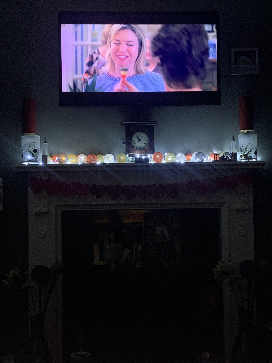 bookwormmumof2's tweet photo. #BridgetJones #edgeofreason https://t.co/gPyA3JlTHt