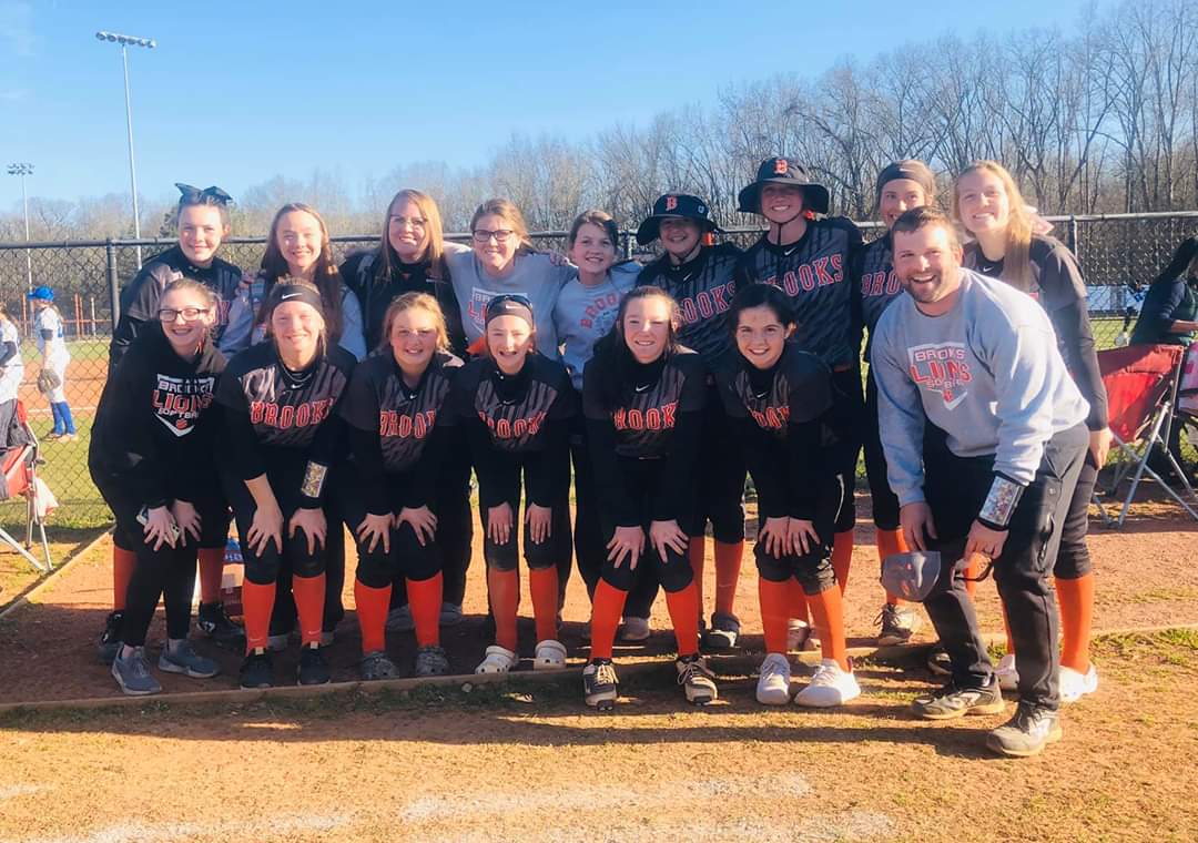 brooks_softball's tweet photo. The girls had a great day in the dirt, pulling off 3 big wins over Waterloo, Central & Lawrence County (TN). All of their hard work is beginning to pay off!. Great day ladies! #OutWorkEm #CatchTheMouse https://t.co/T5oITzuAIP