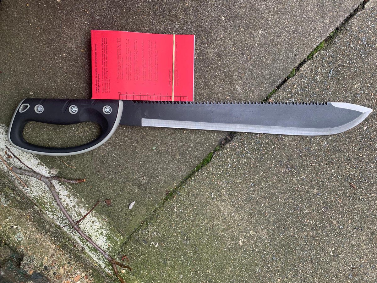 MPSRegentsPark's tweet photo. Camden’s finest #ProblemSolvingTeam carried out a weapon sweep today in the estate and found this horrible weapon. Thank you to the team for getting this off the streets 👏🏼💪🏼 https://t.co/hwsqZMlF3B
