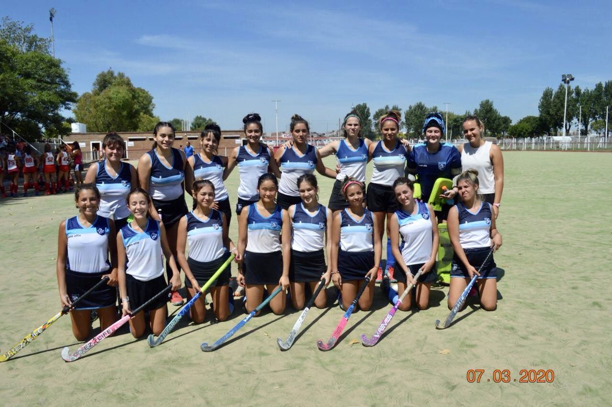 ArgentinoRugby's tweet photo. HOCKEY
Hoy las chicas jugaron el primer amistoso del año🏑
Huracán vs CAR
1era: 4 - 0
Inter: 3 - 0
5ta: 4 - 0
6ta: 3 - 0
7ma: 2- 2
8va: 5 - 5
#elcarsosvos https://t.co/wgYUPdevgM