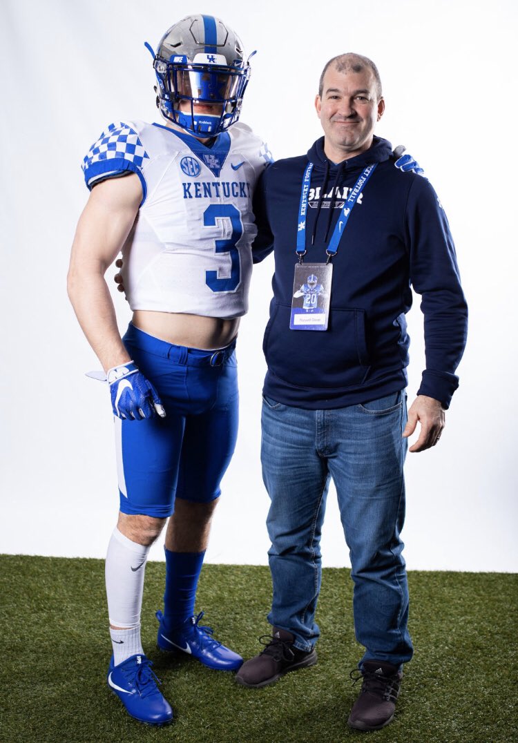 HunterSloan11's tweet photo. I had an awesome time visiting @UKFootball today! Thank you @CoachWhiteFB for inviting me down to see what an awesome football program and school you have! @SaylorBlairFB @MikeCoyle12 @Schnatzz @CoachJrob2 @Gfhaase @gbowman26 https://t.co/vmkv80zibG