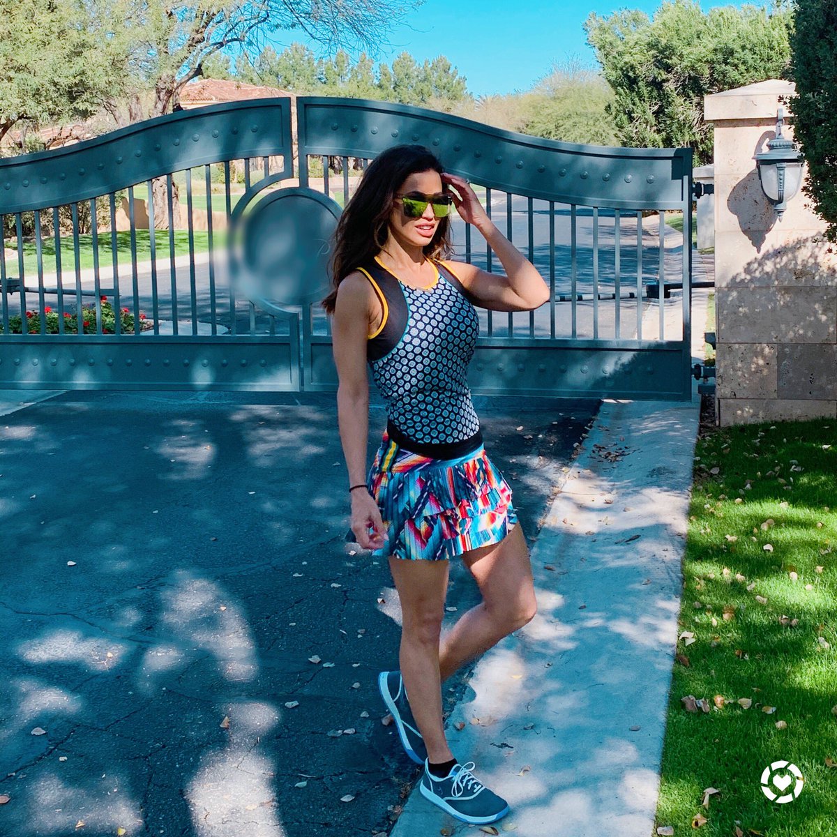I love this unique high wasted no elastic band skirt and the colors are vibrant! @shopluckyinlove @matteksands #bmsxluckyinlove #desertbloom #gamesetmattek