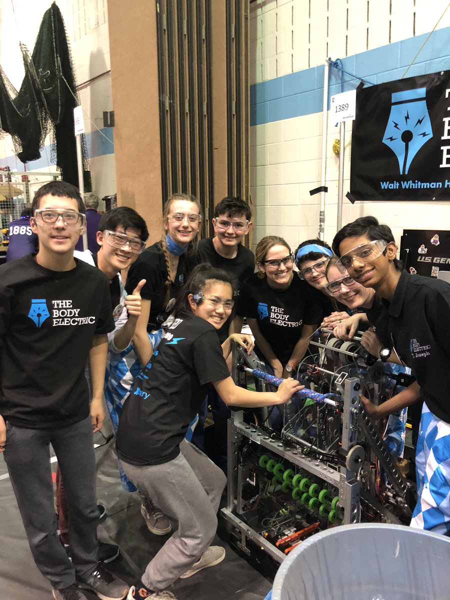 libbyhillard's tweet photo. @FirstRobotics #1389TheBodyElectric @RDodd_Whitman the place is packed and Whitman Robotics are rocking the house! https://t.co/hhyJvi1dkF