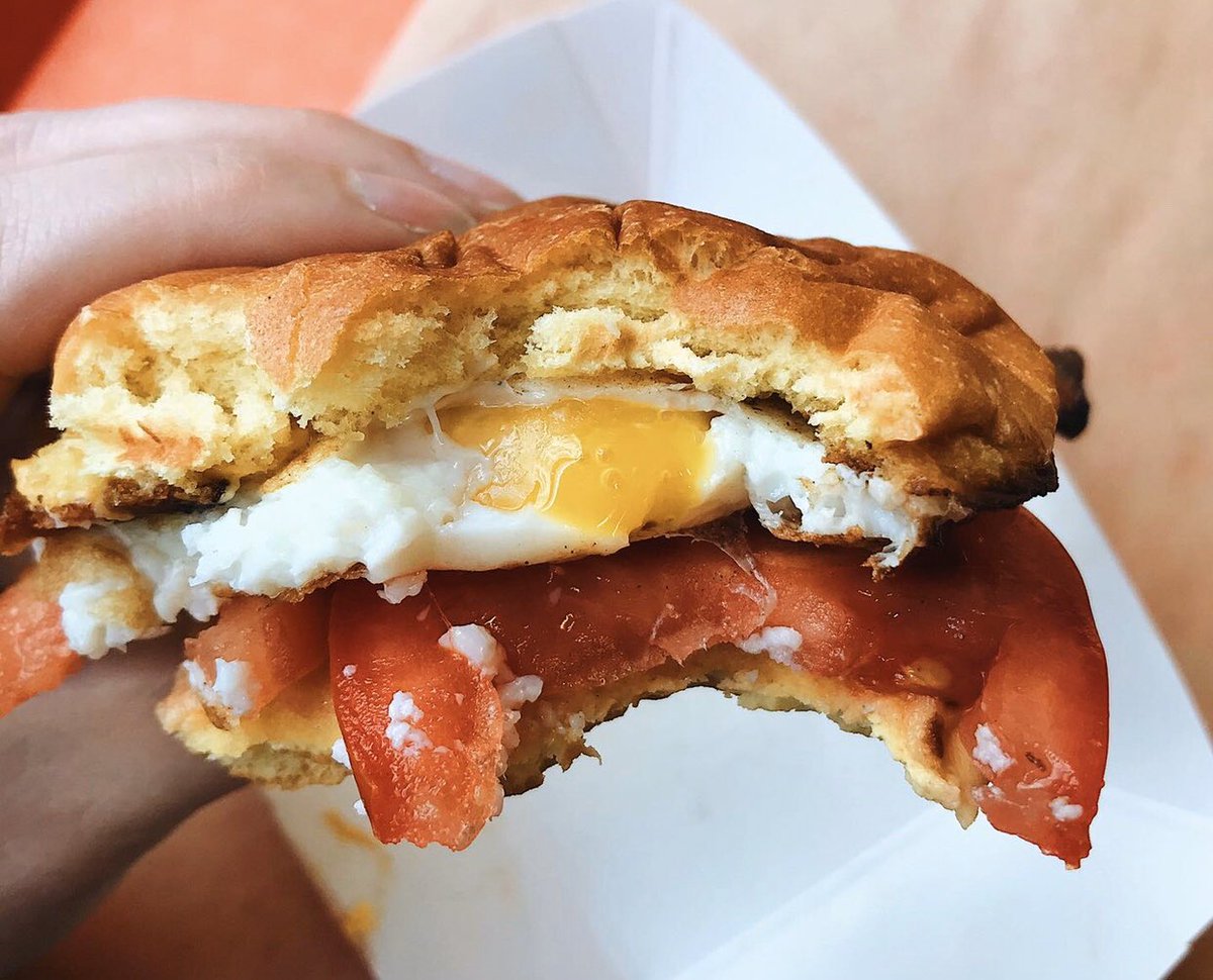 breijOR_THEY's tweet photo. A Buddy’s BEC ➡️
The Nicole Rucker / Milk Cult collab ➡️
RiceBox’s Saturday-only roast duck ➡️
Home with cat

A manual for the perfect day if I ever saw one. https://t.co/AGQgLGkRRV