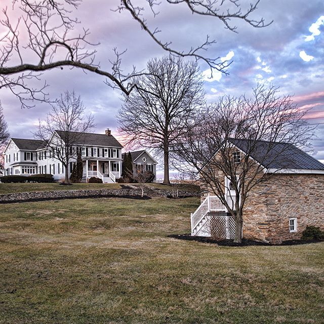 vicki_anzmann's tweet photo. Evening over the farm.  #visitfrederick #VisitMaryland #frederickmd #onlyinmaryland #visitfrederickmd #celebratefrederick #ilovefrederickmd #MDinFocus  #mdfarms https://t.co/EZ5eNA4tFu