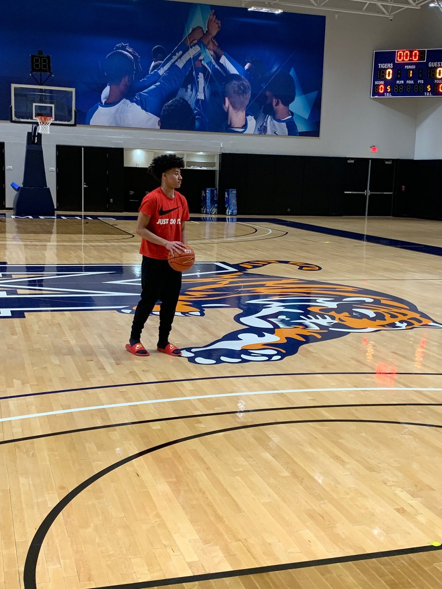 Lyhh76's tweet photo. Ball is literally life for him! #SammySam https://t.co/11GSwH0Uti