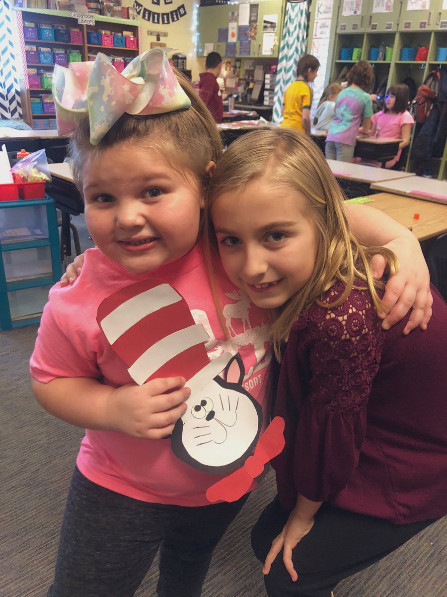 MrsWillis4th's tweet photo. We loved making a Cat in the Hat craft with our buddies! ❤️📖 #ReadAcrossAmerica #pgetweets https://t.co/YsLvZq69MA