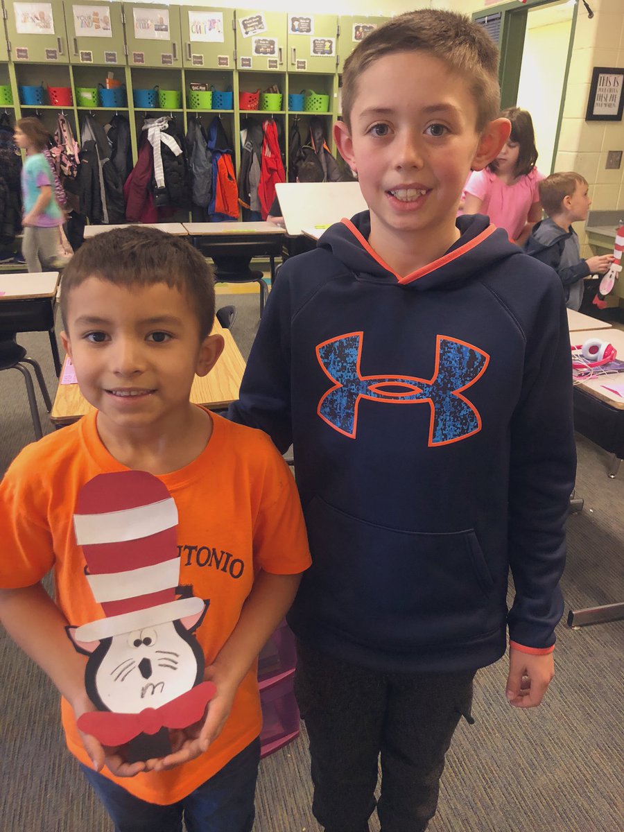 MrsWillis4th's tweet photo. We loved making a Cat in the Hat craft with our buddies! ❤️📖 #ReadAcrossAmerica #pgetweets https://t.co/YsLvZq69MA