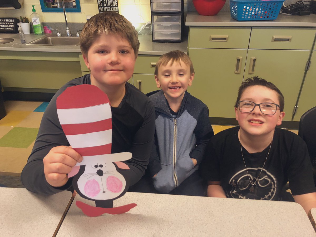 MrsWillis4th's tweet photo. We loved making a Cat in the Hat craft with our buddies! ❤️📖 #ReadAcrossAmerica #pgetweets https://t.co/YsLvZq69MA
