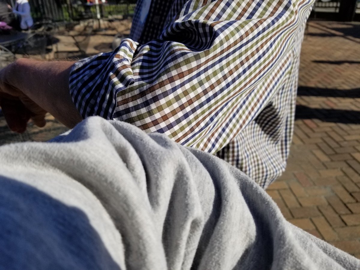 sheryl_monk's tweet photo. I met many lovely people & saw some friends. John was playing the Wine Stewart & everyone was greeting guests with a #ElbowRub instead of a handshake as we're all trying to prevent the spread of the Coronavirus so, washing hands often & literally rubbing elbows is better. 3/5 https://t.co/1L57dNlk0u
