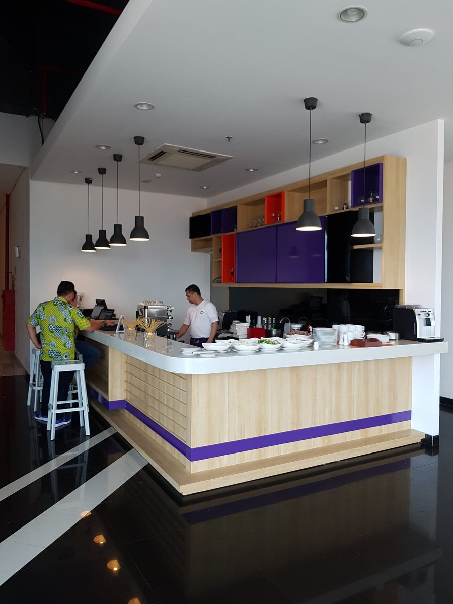 casadeadesign's tweet photo. Fox Lite Harris Metro Indah - Bandung
#CASADEADESIGN x #grhawigunaindonesia #interiordesign  #interiorproject #beforeandafter #hotel #bandung https://t.co/aGflbzcX3v