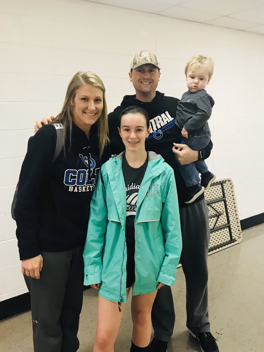 emohler3108's tweet photo. Supporting our girl 🏐😍 @Jojomohler @franfranreed1 @atanner6 https://t.co/5HILFSClHk