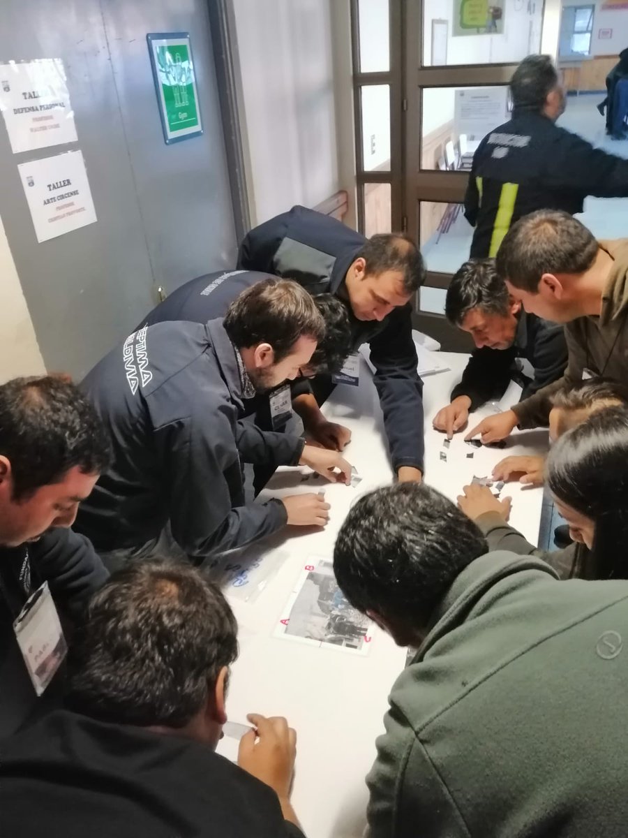 ANB14LosRios's tweet photo. Curso Básico SCI se realiza en Cueepo de Bomberos de Corral, parricipan voluntarios del Cuerpo de Bomberos Corral, Valdivia y Paillaco.
#CBSCI
#CbCorral
@ANB14LosRios https://t.co/CevCL8PaV6