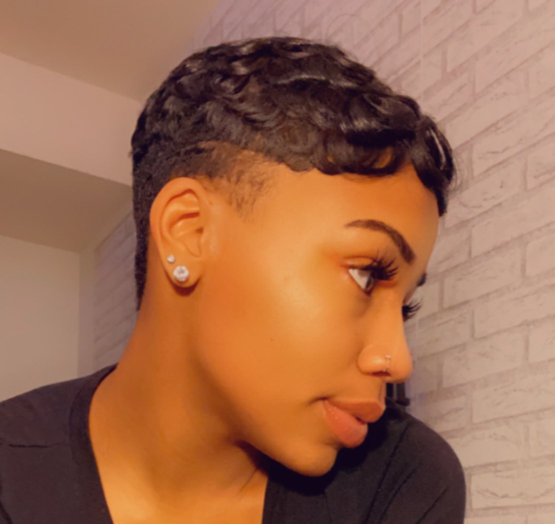 AWalkingBombb's tweet photo. Ive been bald for two weeks now, #Natural #NoRelaxer #ShortCut #PinCurls #BigHead https://t.co/YzWs1Tl8l7