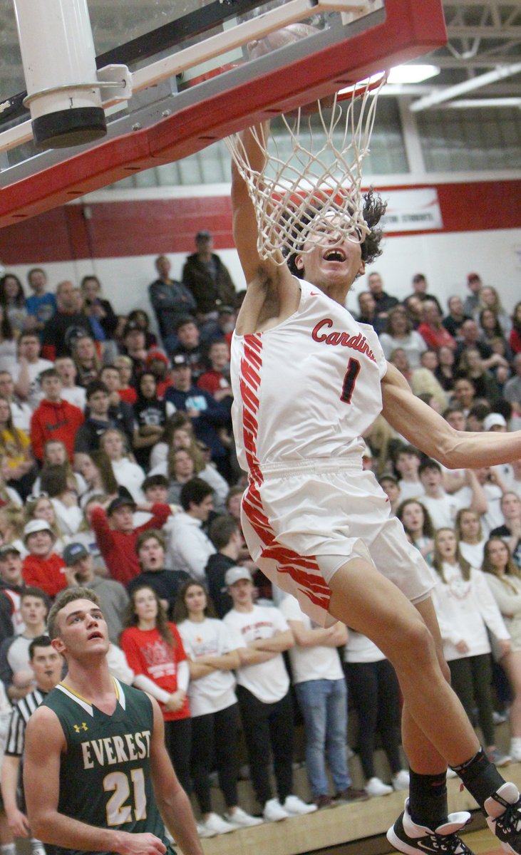 brandon_berg's tweet photo. The Chi-Hi boys basketball team its first regional championship since 1998 by holding off D.C. Everest 69-67 in the Division 1 regional finals on Saturday.
STORY: https://t.co/Wvx7s4Kppn
PHOTOS: https://t.co/2yY63omDao https://t.co/qcKBpJEwuX