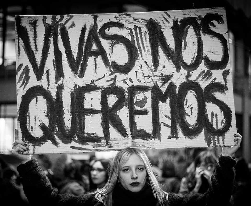 AiluBarulli's tweet photo. #FelizDiaDeLaMujer decime feliz dia cuando dejen de morir mujeres cada 24 hs, cuando no tengamos miedo de salir solas a la calle, cuando dejemos de avisar que llegamos bien, cuando dejen de acosarnos o cuando dejen de violarnos. 
8M 💜 #NiUnaMenos https://t.co/zSNZR94yRY