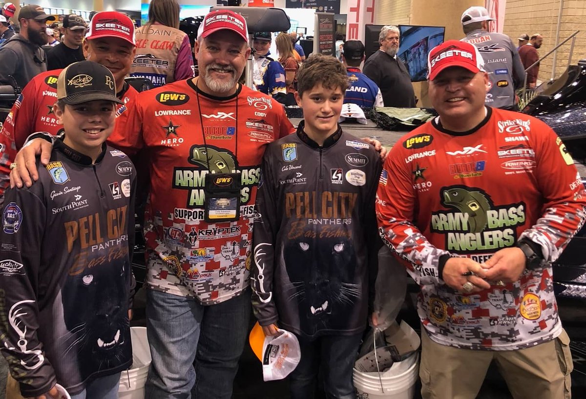 ArmyBassAnglers's tweet image. More fans of WFN - World Fishing Network hit TV Show #StrikeKings #FORCEonFORCE &amp;amp; more autographs--HOOAH! @Lews_Fishing @StrikeKingLures
@SkeeterTeam
@wileyx
@LowranceFishing
@Power_Pole
#2020BassmasterClassic #ArmyBassAnglers #SupportDefendFish