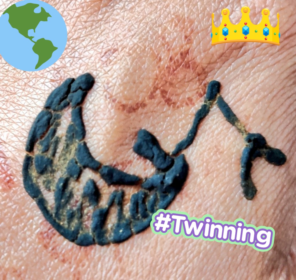 Iamdataqueen's tweet photo. Understanding between thoughts in that realm makes real realm just a reality to reason out life #cosmiclanguage https://t.co/U5b6lvSuER