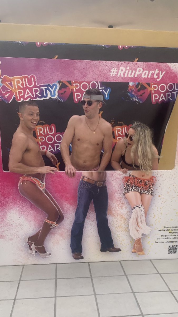 BryceButler7's tweet image. Swipe for the best pic of Beau the world has ever seen 🤣🤣